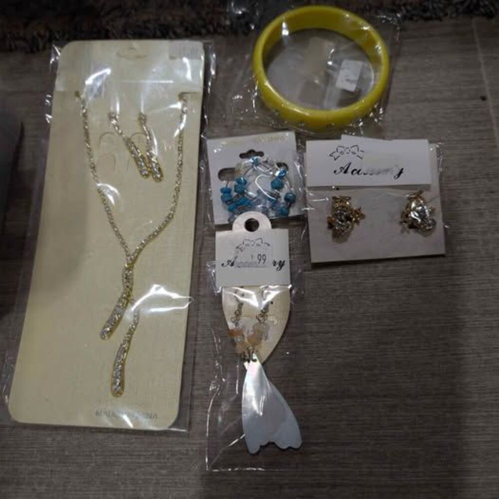 NWT Y2K Costume Jewelry Lot Rhinestone Set Angel Earrings Bangle